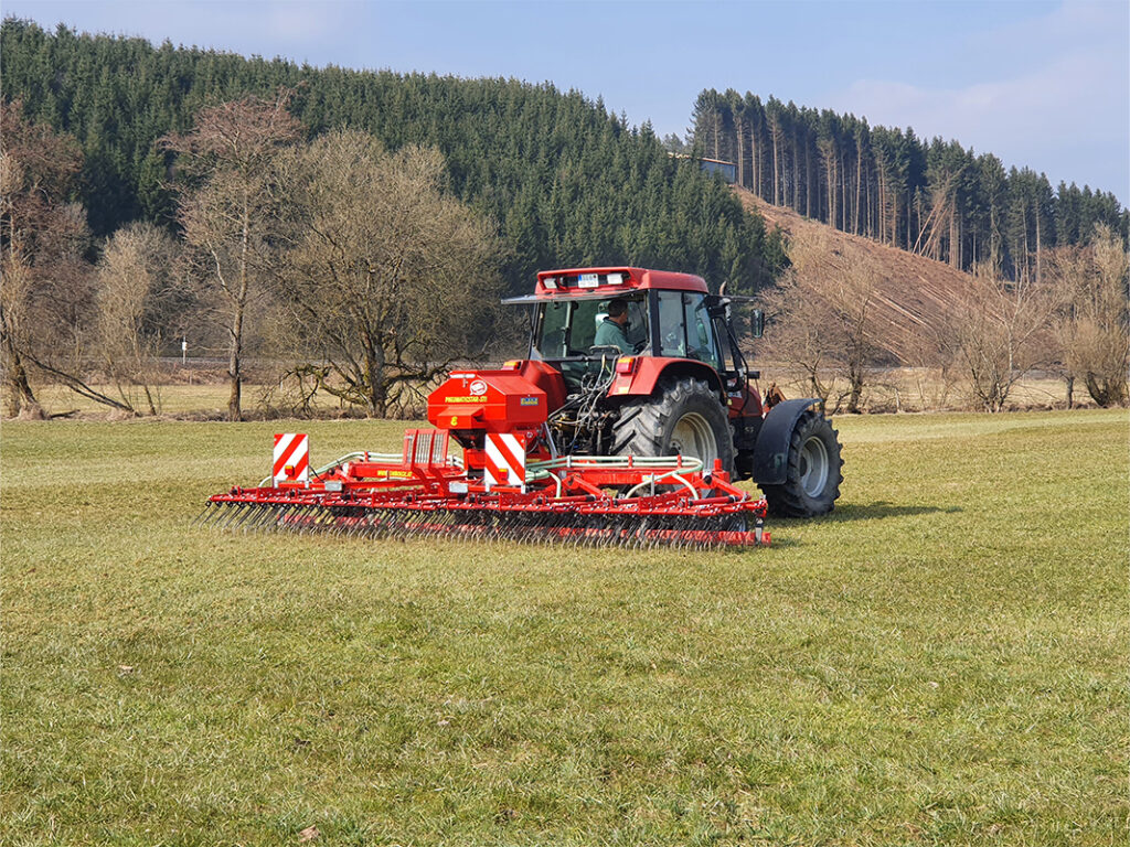 Maschinenring BHD Siegen Wittgenstein Einboeck Gruenlandstriegel