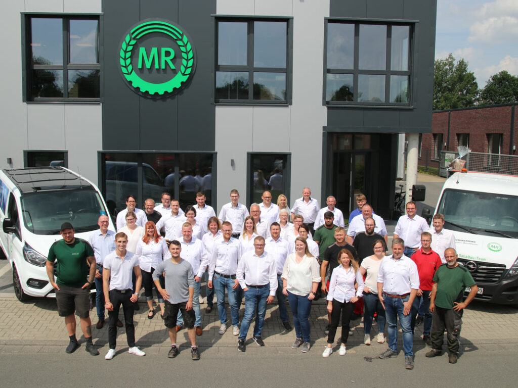 : Unser Team der NLF GmbH am neuen Standort in der Industriestraße in Saerbeck.