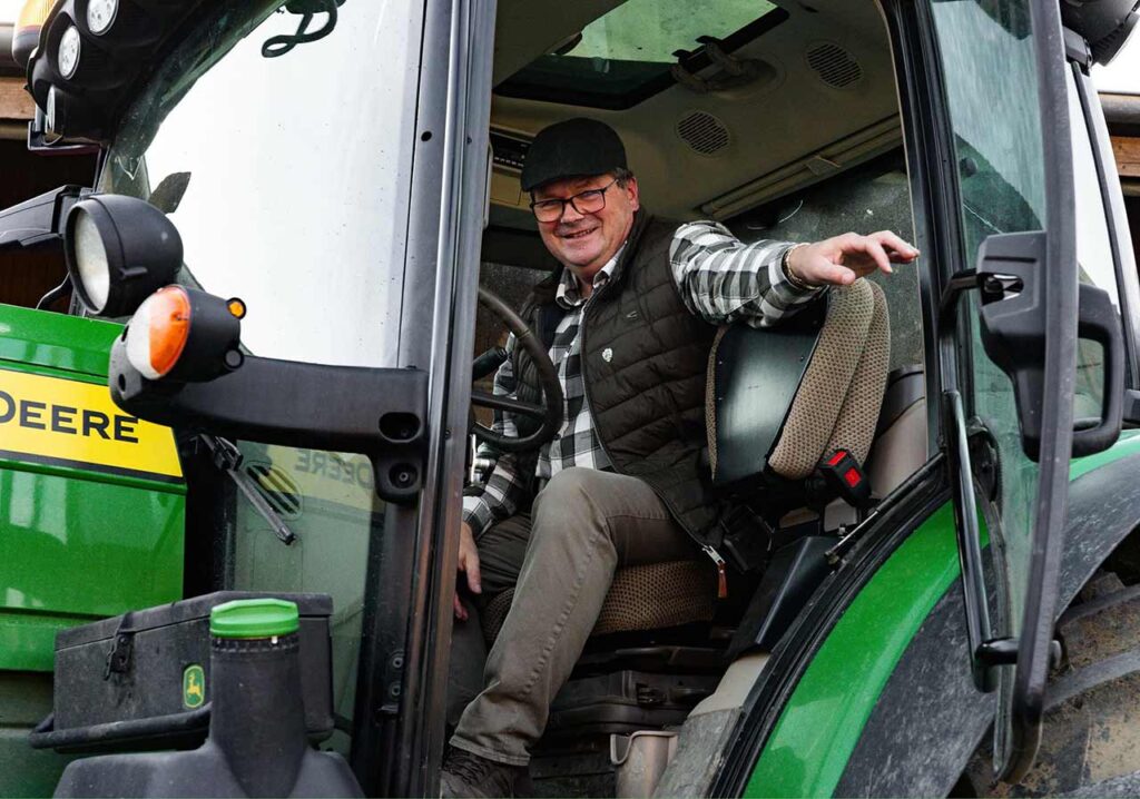 Ein Landwirt aus Warendorf auf dem Trecker