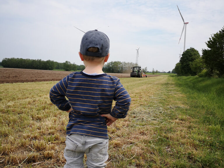 Der Maschinenring bietet zahlreiche Dienstleistungen im Bereich der Erneuerbaren Energien – denn ohne sie haben wir keine Zukunft.